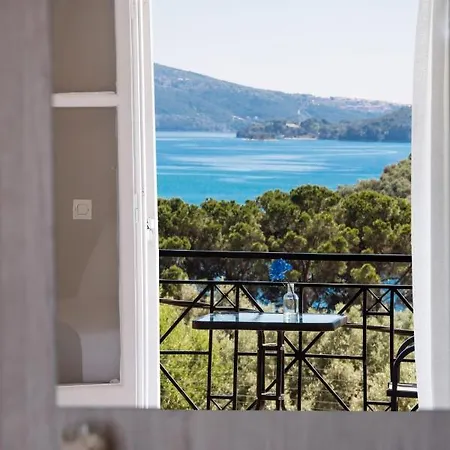 Inn Spiros Sea View *