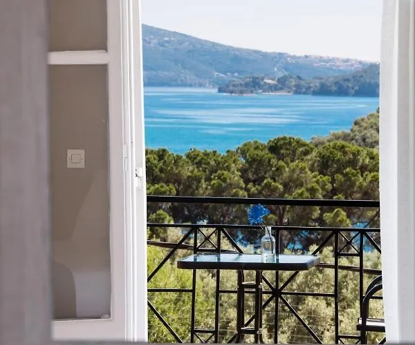 Inn Spiros Sea View *